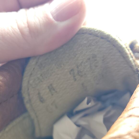 TIMBERLAND Two Toned Brown Leather Low Top Hiking Boots women's size 6 - Picture 9 of 9